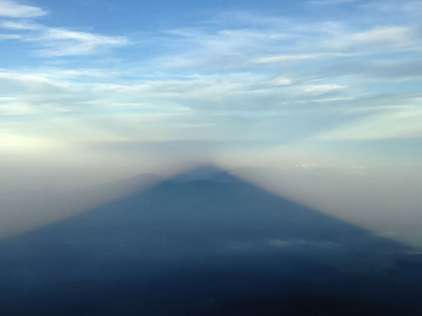 雲海の影富士